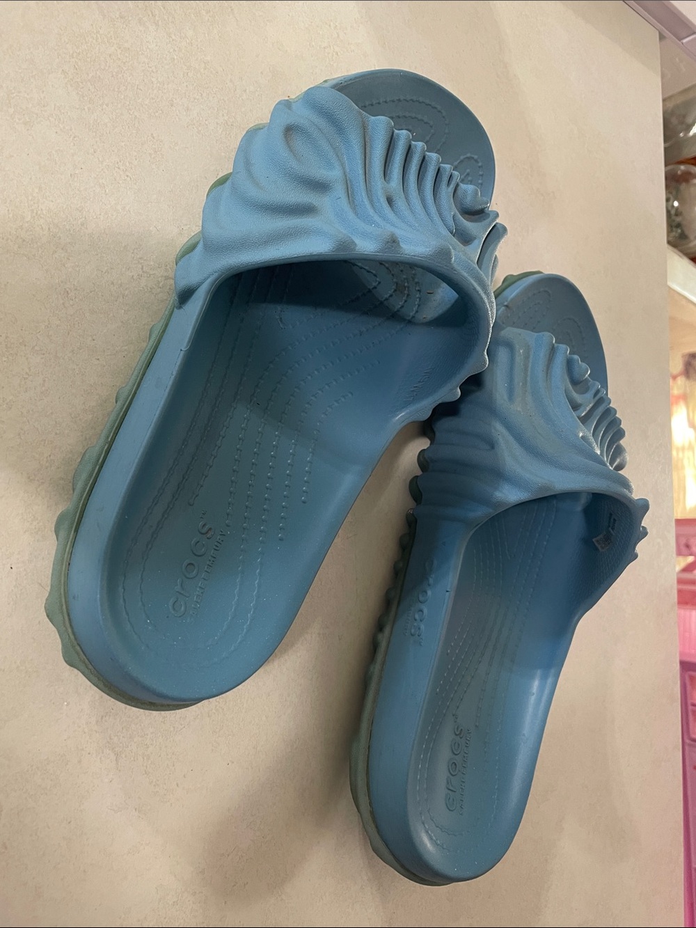 CROCS Saleme Bembury Men's Light Blue Ruffle Slide Sandals
